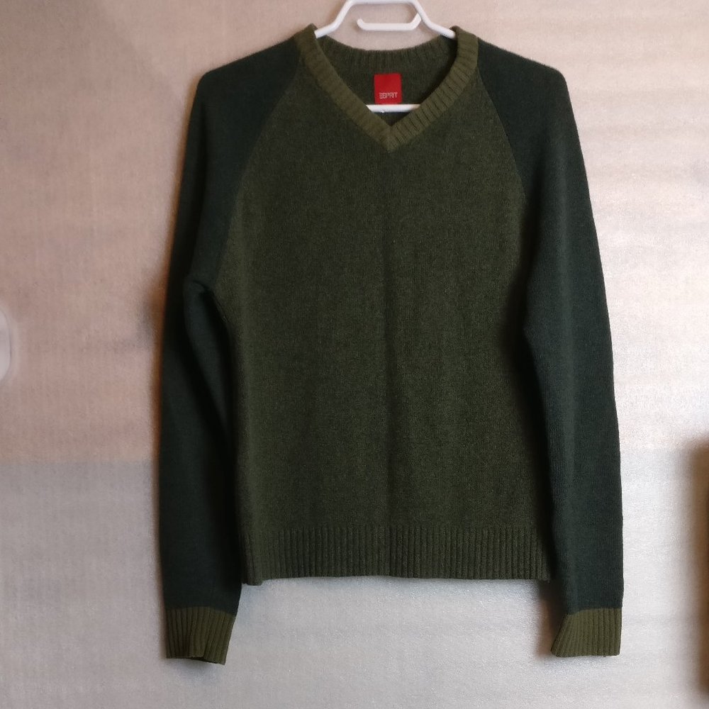Army forest green Pure Soft Wool dropped Shoulder Vneck Sweater 100%Wool Knit, L
